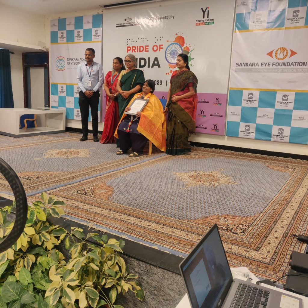 Madhu Singhal received the Pride of India certificate