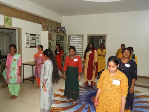Madhubala Kotamreddy is conducting fitness class for group of people