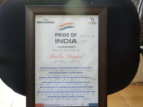 Madhu Singhal received the Pride of India certificate.