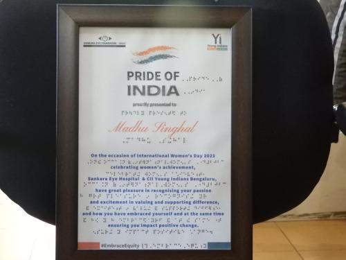 Madhu Singhal received the Pride of India certificate.