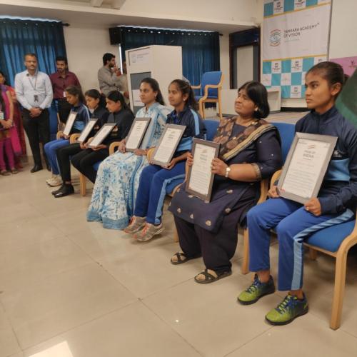 Madhu Singhal receiving the Pride of India certificate with group of peoples